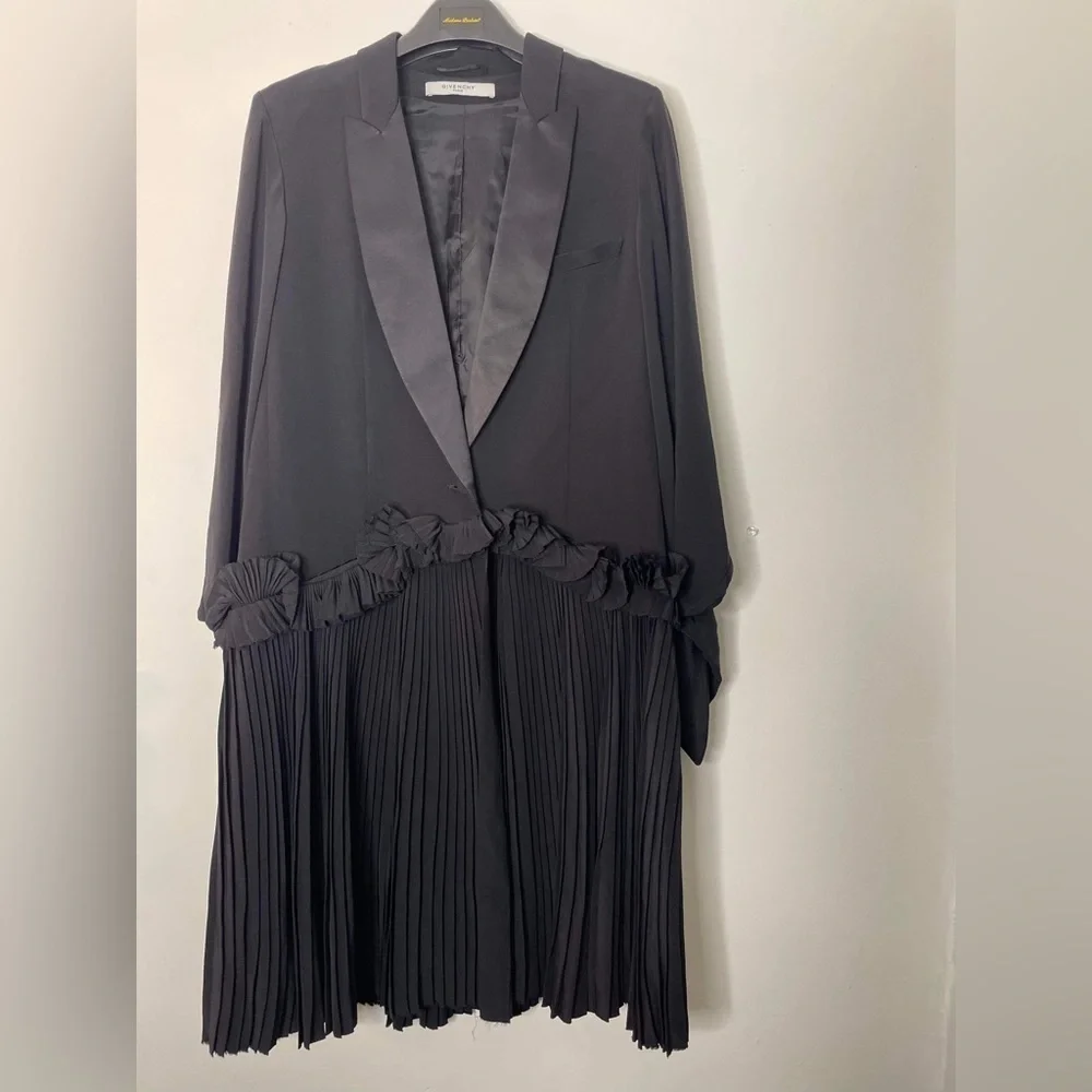 Black oversized silk Givenchy coat size 38/ medium